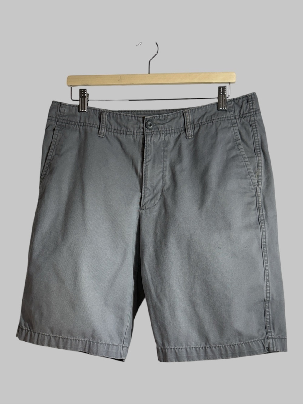 Old Navy Men’s 100% Cotton Chino Shorts Gray - 10” Inseam Size 33